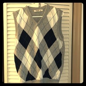 Gray Patterned v-neck sweater.